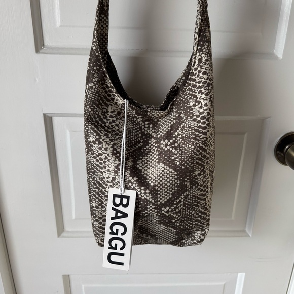 NWT BAGGU Nylon Sling Snake Print - Picture 2 of 6